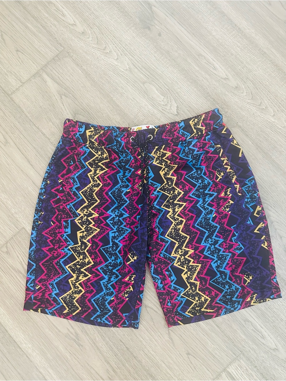 Men's Vibrant Zigzag Active Shorts - Multicolor